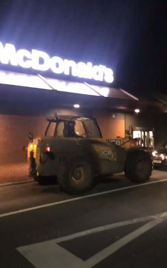 Kalau Udah Haus, Mana Bisa Ditahan